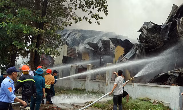 Tan hoang khu xưởng 1000m2 cạnh Aeon Long Biên