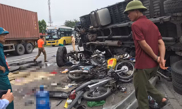 Hiện trường vụ tai nạn thương tâm.
