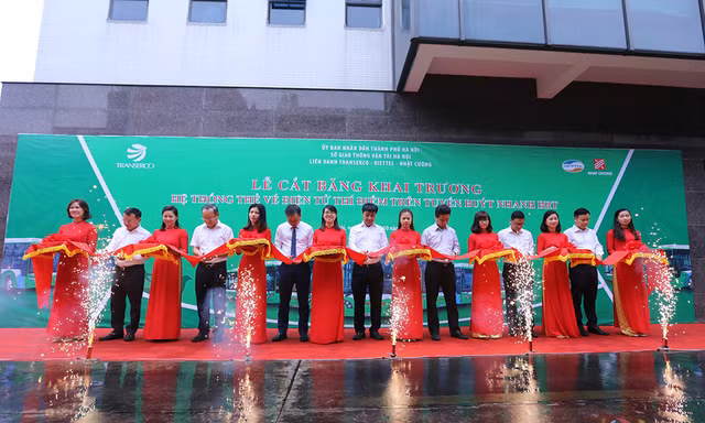 Khai trương hệ thống vé điện tử thí điểm trên tuyến buýt nhanh BRT