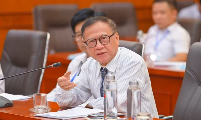 Gặp gỡ giảng viên Học viện Ngoại giao: Nguyên Đại sứ giản dị đi xe đạp đến trường