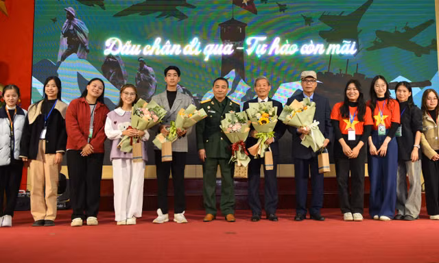 Hồi Ức Thép - Tiếp lửa tinh thần tự hào dân tộc cho thế hệ trẻ qua chương trình tri ân những người lính