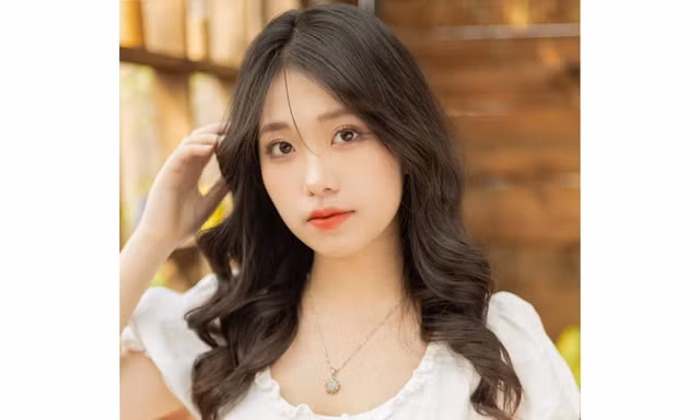 Chinh phục thời gian thử thách và phấn đấu trở thành Đảng viên chính thức của nữ sinh trường kinh tế