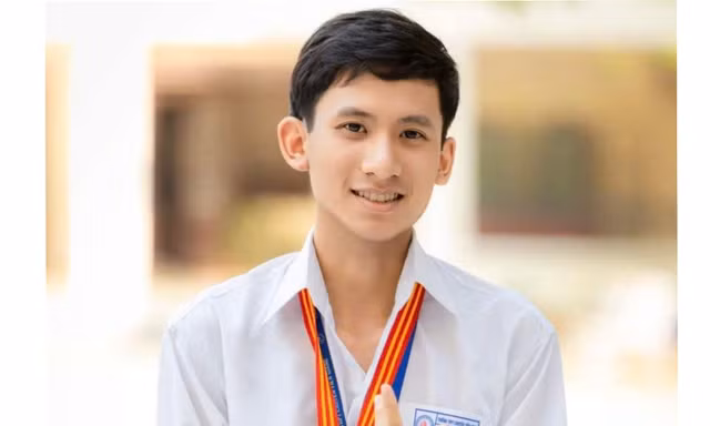 Từ xe phế liệu, hàng nước mía của cha mẹ, nam sinh đạt học bổng 100% của trường Đại học VinUni 