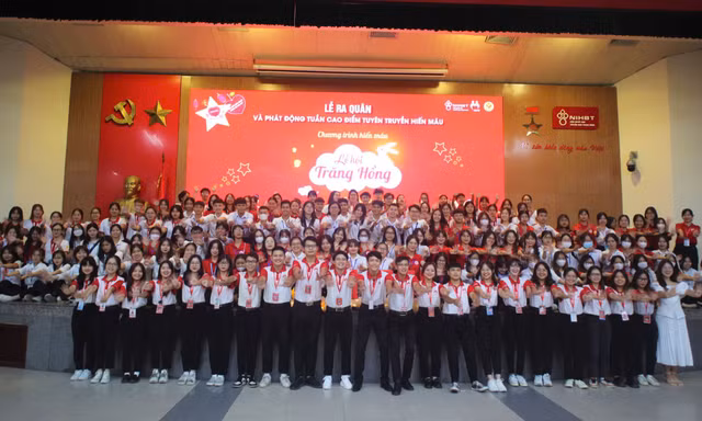 Hiến máu tình nguyện – Lễ hội Trăng Hồng 2024: Soi sáng nụ cười em