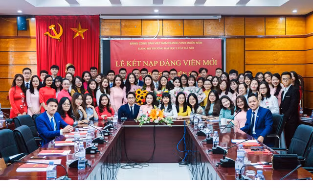 Chi bộ sinh viên số 2: Cái nôi nuôi dưỡng tư tưởng chính trị cho sinh viên Luật