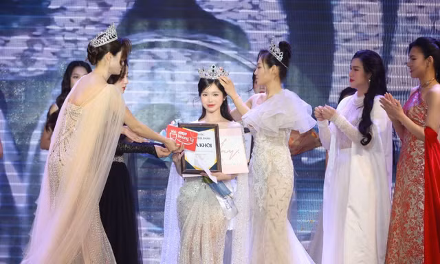 Người đẹp Hà thành đăng quang ngôi vị cao nhất cuộc thi Hoa khôi Nhan sắc