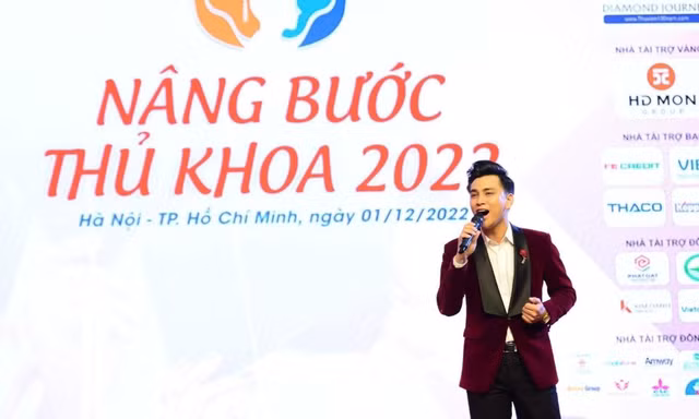 Vũ Quang Thiện: Ca sĩ đồng hành cùng Nâng bước thủ khoa 2022 sở hữu bảng thành tích đáng nể