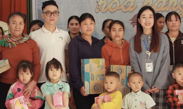 Ngắm nụ cười trẻ thơ nơi vùng cao miền Tây xứ Nghệ