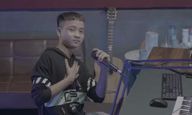Nam sinh với niềm đam mê ca hát cháy bỏng