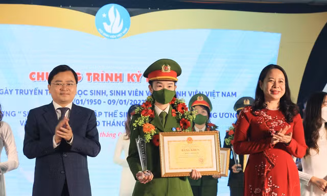 'Bông hồng thép' Học viện Cảnh sát với bảng thành tích ‘choáng ngợp’