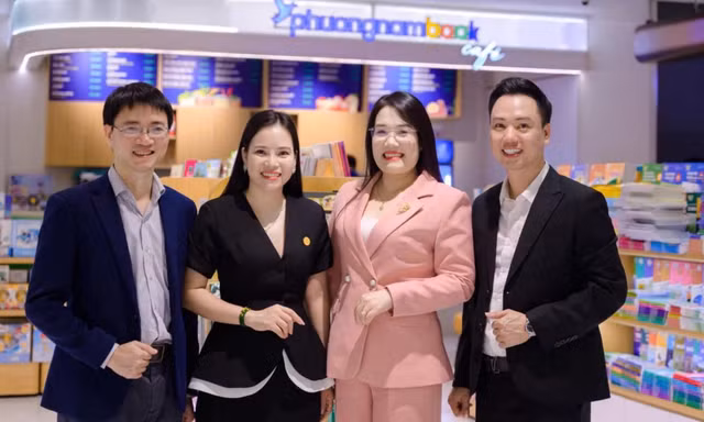 Nhiều tác giả sách kỹ năng đến thăm Nhà sách Phương Nam tại Lotte Center Hà Nội