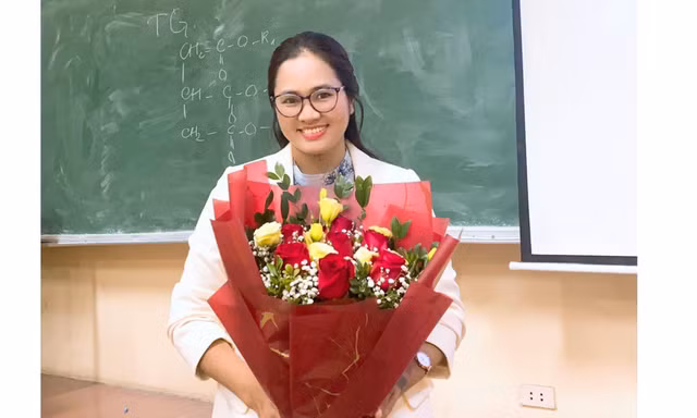 Giảng viên Ngành Công nghệ Sinh học đam mê hướng dẫn học sinh sinh viên nghiên cứu khoa học 