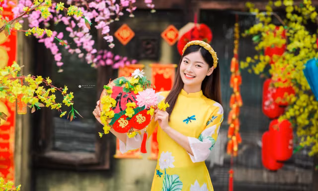 Thu Huyền - Á khôi Tài sắc Việt Nam 2018 đẹp rạng ngời trong bộ ảnh ngập tràn sắc Xuân