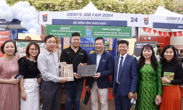 3 bài học 'vàng' từ Shark Phạm Thanh Hưng giúp sinh viên Khoa học Xã hội và Nhân văn chinh phục 'sân chơi' khởi nghiệp