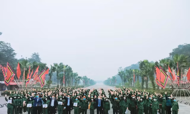 Kỳ quân sự tại miền đất Tổ: Tự hào chuyến đi của thanh xuân