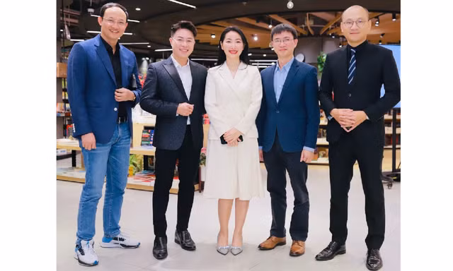 3 nam tác giả sách best-seller cùng xuất hiện trong buổi ra mắt sách Phụ nữ và Tự do