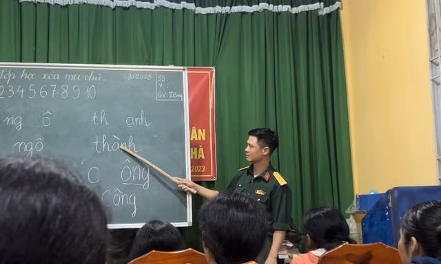 Lớp học xóa mù chữ của những người lính cụ Hồ