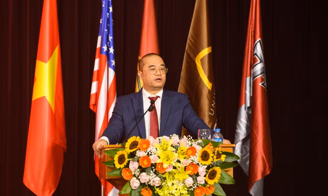 'Chìa khoá' xây dựng thế hệ sinh viên toàn cầu của UEB