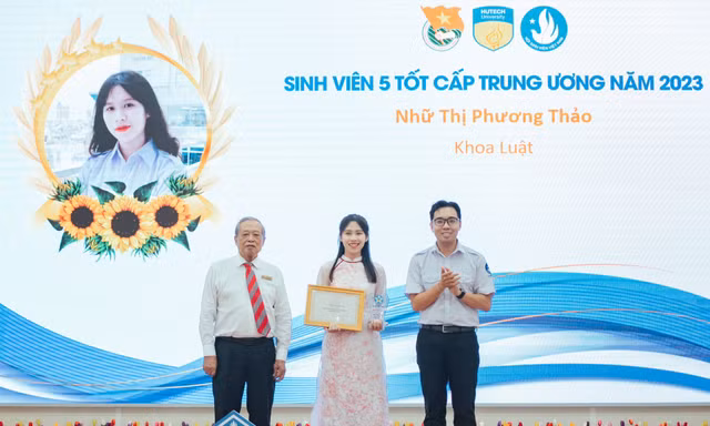 Nữ Đảng viên trẻ nỗ lực học tập, rèn luyện để chinh phục danh hiệu Sinh viên 5 tốt cấp Trung ương