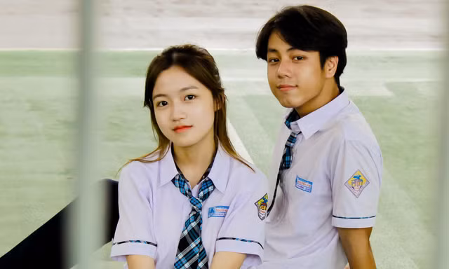 Cặp đôi Gen Z gây ấn tượng với bộ ảnh 'Tuổi trẻ của tôi có bạn'