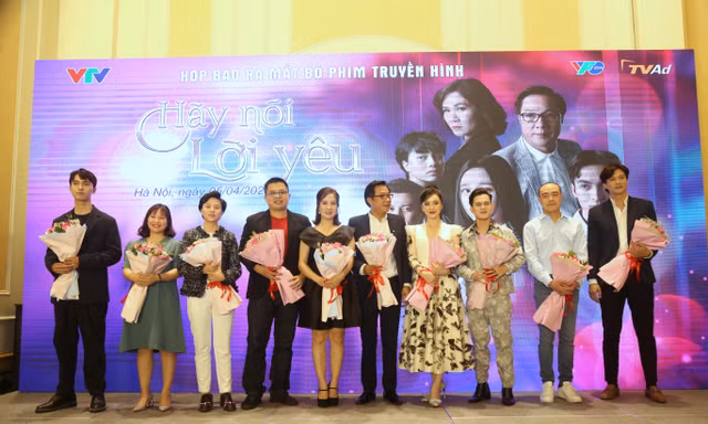 NSND Trọng Trinh trở thành ông bố vũ phu nhất năm
