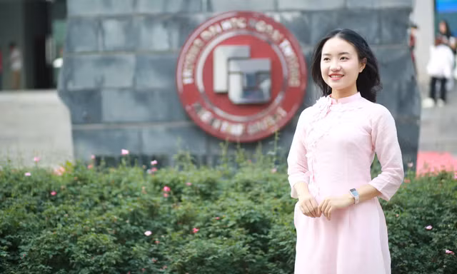 Mùa Quốc tế Phụ nữ 8/3 đầu tiên trên giảng đường của nữ giảng viên đại học trẻ