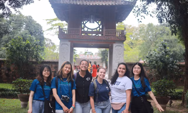 Trở thành Hướng dẫn viên 'không kinh nghiệm' quảng bá hình ảnh Thủ đô nghìn năm văn hiến đến thế giới