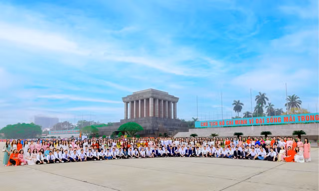 Gần 10% tân sinh viên Trường Đại học Y - Dược, Đại học Thái Nguyên là đảng viên