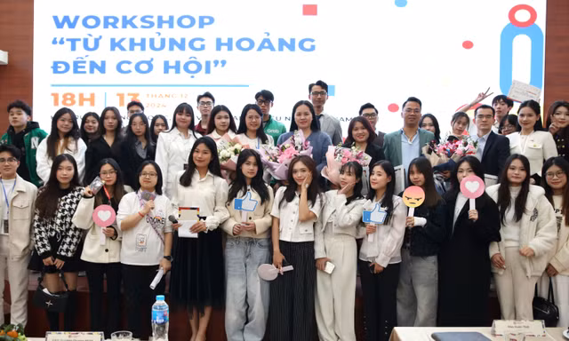 Workshop ‘Từ khủng hoảng đến cơ hội’ - Nơi sinh viên làm chủ sân chơi truyền thông