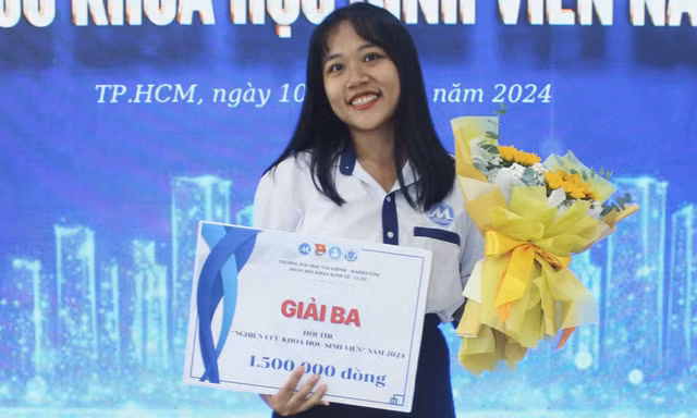 Hương sen trên đất phù sa: Hành trình tỏa sáng của nữ sinh ngành Luật