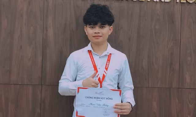 Nam sinh Ninh Bình vượt khó giành học bổng: Cố gắng hết sức thay vì đổ lỗi cho hoàn cảnh 