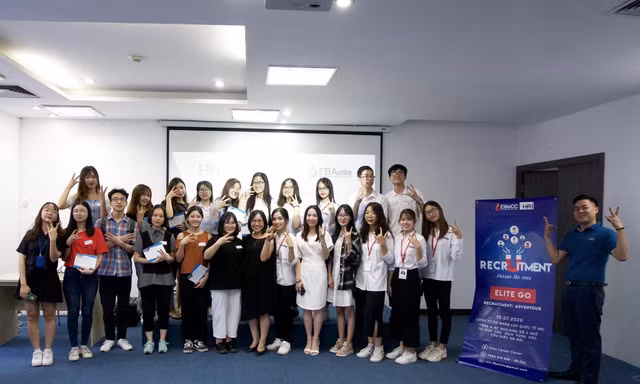 Định hướng nghề nghiệp cho sinh viên cùng Hội Sinh viên Tài năng Khoa Quản trị Kinh doanh 