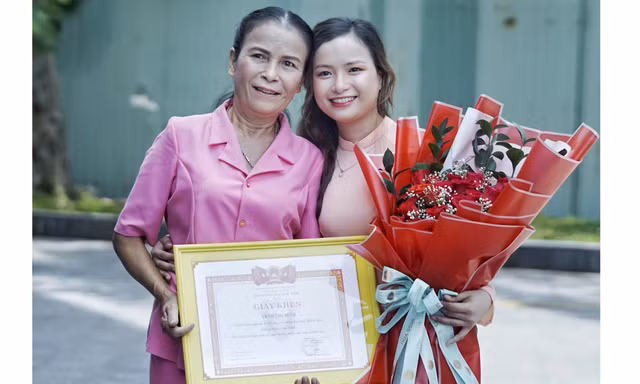 Thủ khoa đầu ra ngành Triết học: 'Học để giúp đỡ những gia đình khó khăn như mình trước đây'