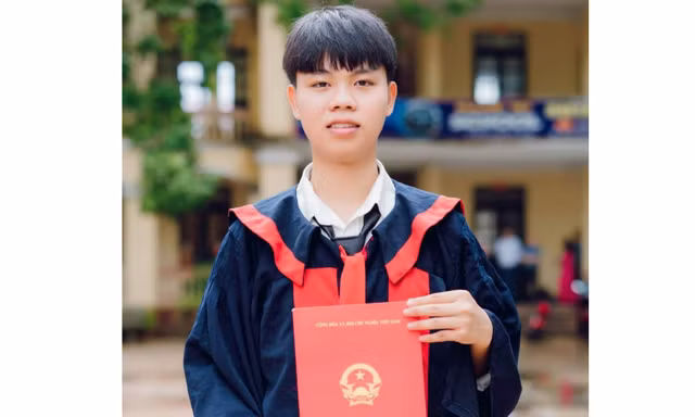 Tân sinh viên nhận học bổng Nâng bước thủ khoa: ‘Học vấn là con đường duy nhất để thoát nghèo’