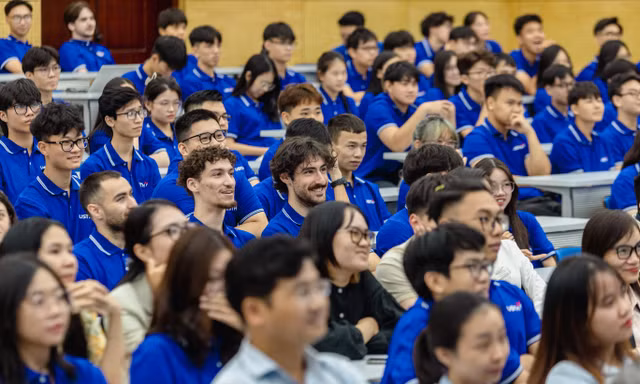 Trường Đại học Khoa học và Công nghệ Hà Nội (USTH) chào đón hơn 1000 tân sinh viên nhập học