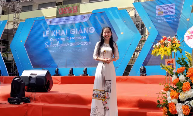Nữ sinh khiếm thị thắp sáng ước mơ trở thành biên tập viên bằng sự nỗ lực đứng lên từ bóng tối