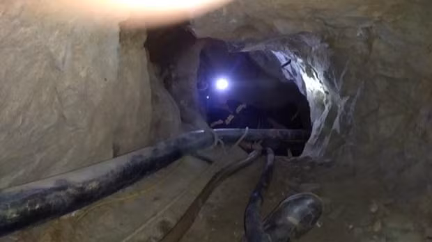 Cả trăm người đào đất tìm kiếm 2 nạn nhân mắc kẹt trong hang 4 ngày do đi 'tìm kho báu'