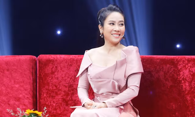 NSƯT Vân Khánh kể tuổi thơ cơ cực, một suất hát chỉ được trả 4000 đồng