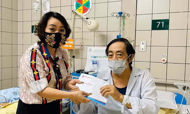 Sức khỏe nghệ sĩ Giang Còi chuyển biến xấu phải nhập viện 