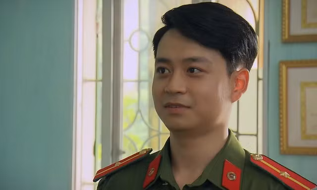 Con trai NSND Hoàng Dũng chính thức xuất hiện ở Phố Trong Làng, gia nhập đội công an xã 