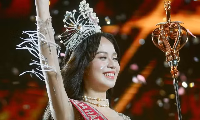 Câu chuyện về chiếc váy Hoa hậu Huỳnh Thị Thanh Thủy mặc khi đăng quang hoa hậu