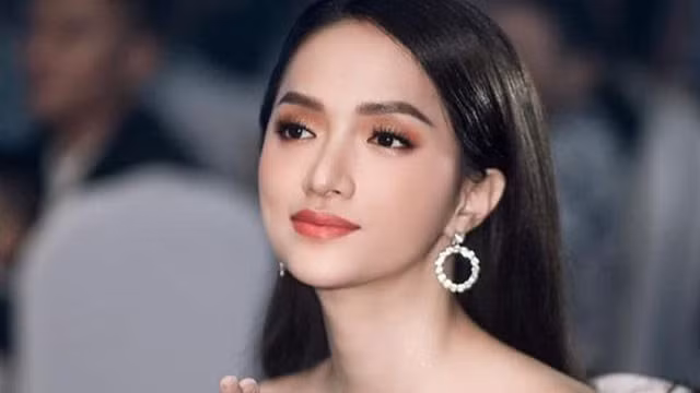 Quản lý lên tiếng trước clip ghi âm thô tục được cho là của Hương Giang Idol