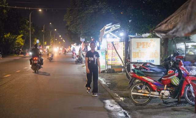 Những vỉa hè ở TPHCM không dành cho người đi bộ?