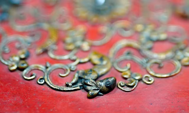 Chiêm ngưỡng những tác phẩm điêu khắc gỗ triều Nguyễn