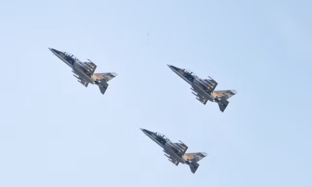 Phi đội Yak-130 xuất kích