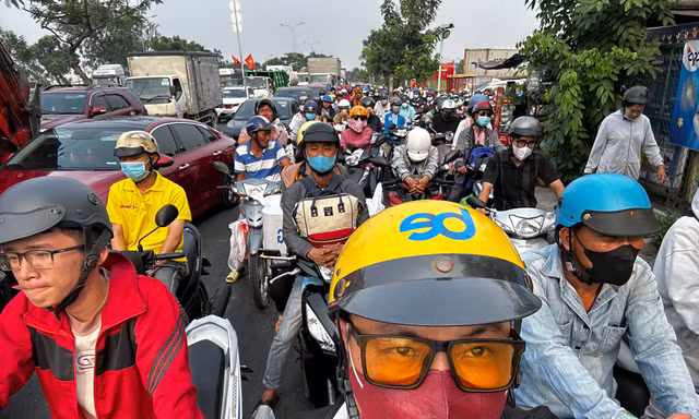 Cửa ngõ về miền Tây ken cứng người