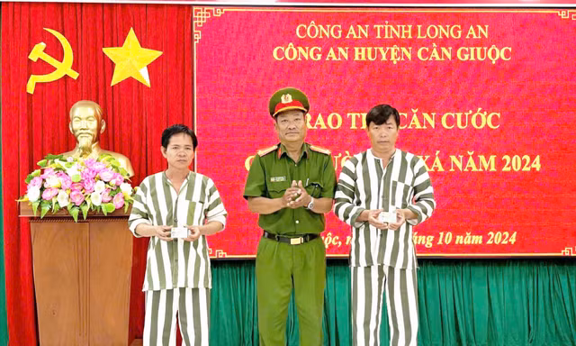 Công bố đặc xá phạm nhân và khen thưởng tập thể phá án nhanh tại Long An