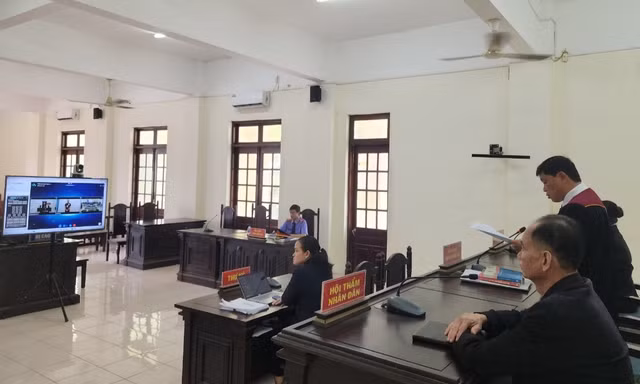 Long An xét xử bị cáo qua...ti vi