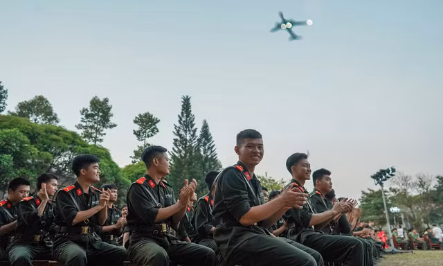 Ấm tình đêm truyền lửa của Công an TPHCM