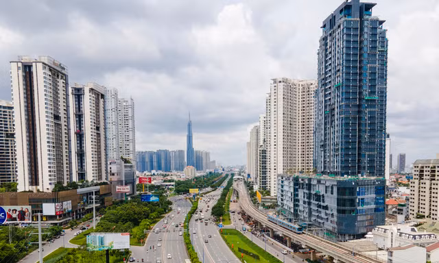 Cảm nhận của người dân sau khi chính thức 'vi vu' trên metro số 1